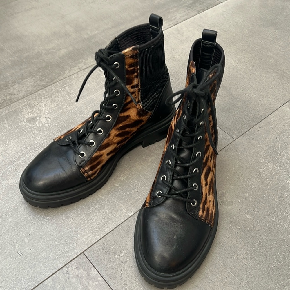 Vince Camuto Bestenda Black Leather Lace-Up Moto Lug Sole Combat Boot (new)